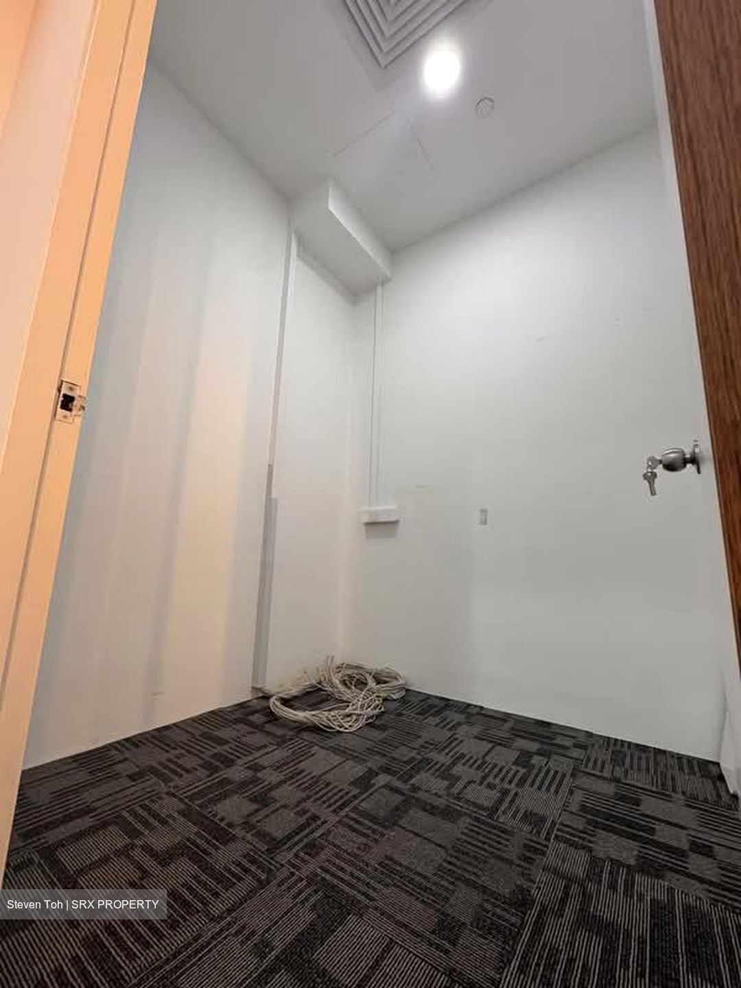 Woods Square (D25), Office #584858031